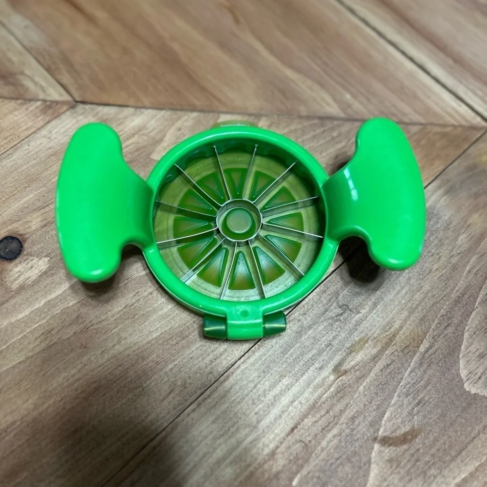 Vibrant Green Apple Slicer by [Brand]